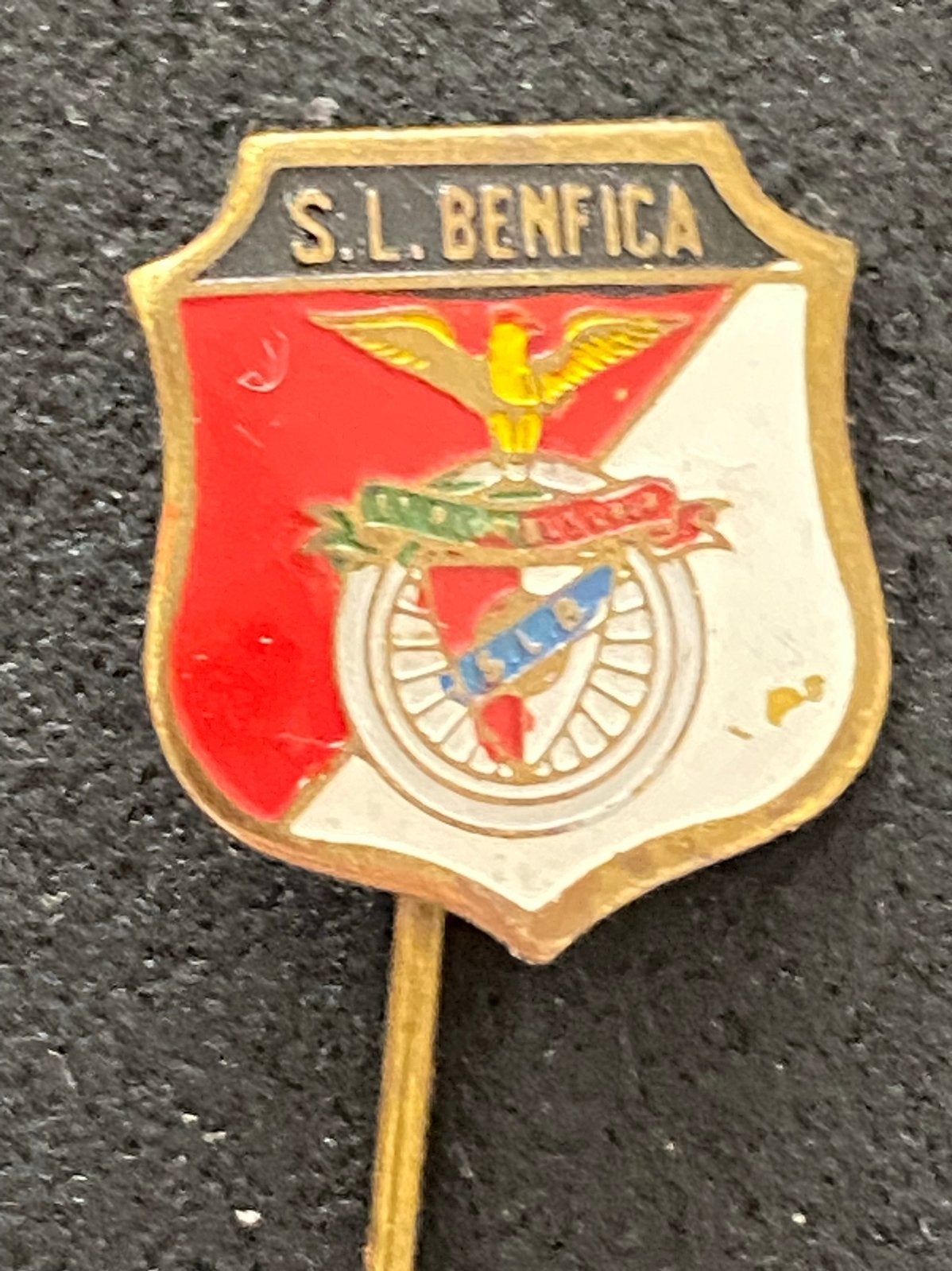 Vintage SL Benfica Speldje - Voetbalclub Portugal, Ophalen of Verzenden, Gebruikt, Sport, Speldje of Pin