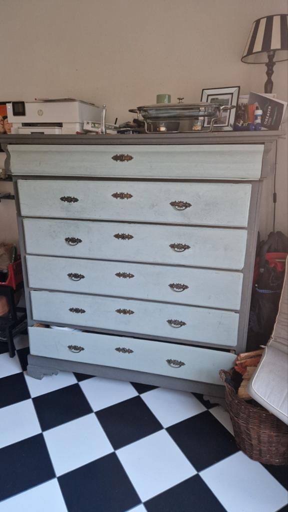 Antieke massief houten ladenkast met handgrepen, Huis en Inrichting, Kasten | Ladekasten, Gebruikt, 5 laden of meer, 100 tot 150 cm