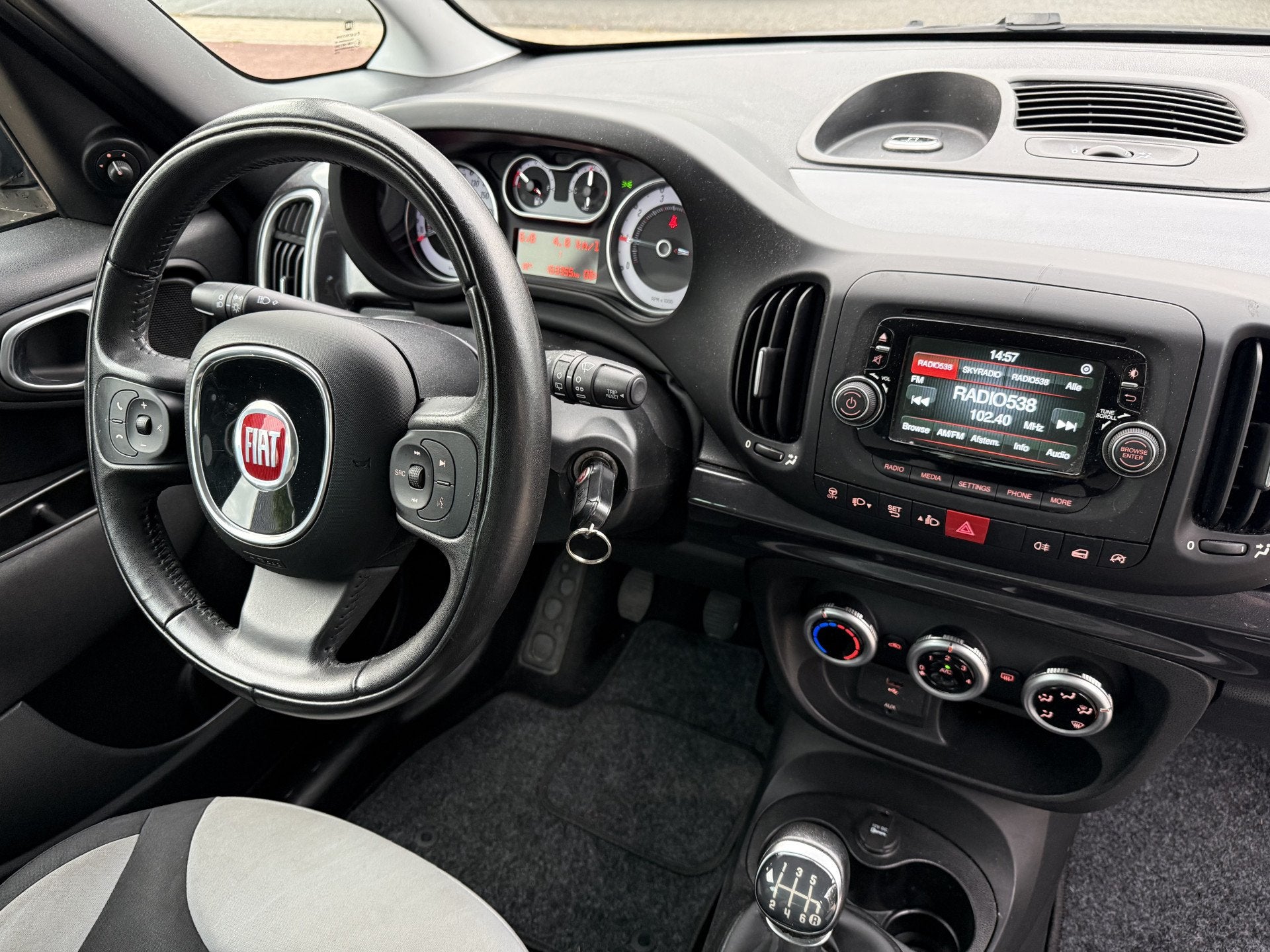 Fiat 500L 0.9 TwinAir Easy Eco 105pk, Trekhaak | U-connect, Stof, Gebruikt, Origineel Nederlands, Bedrijf