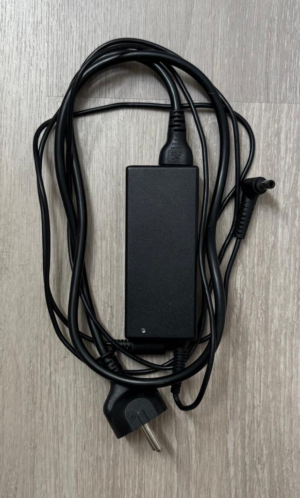 Adapter Delta electronics voor laptop, Ophalen of Verzenden, Zo goed als nieuw