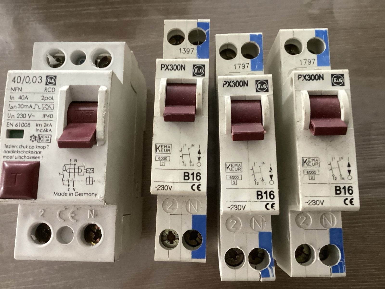 Aardlekschakelaar en installatieautomaten (F&G), Ophalen of Verzenden, Gebruikt, Overige merken, Aardlekschakelaar