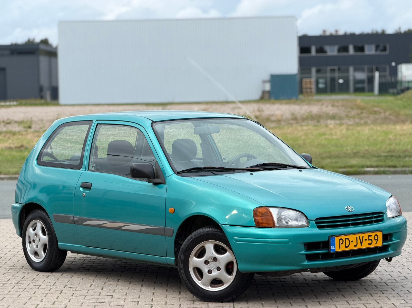 Toyota Starlet 1.3 16V 1996 Groen | Trekhaak | 2de eig | NAP, Voorwielaandrijving, Stof, 4 cilinders, Starlet