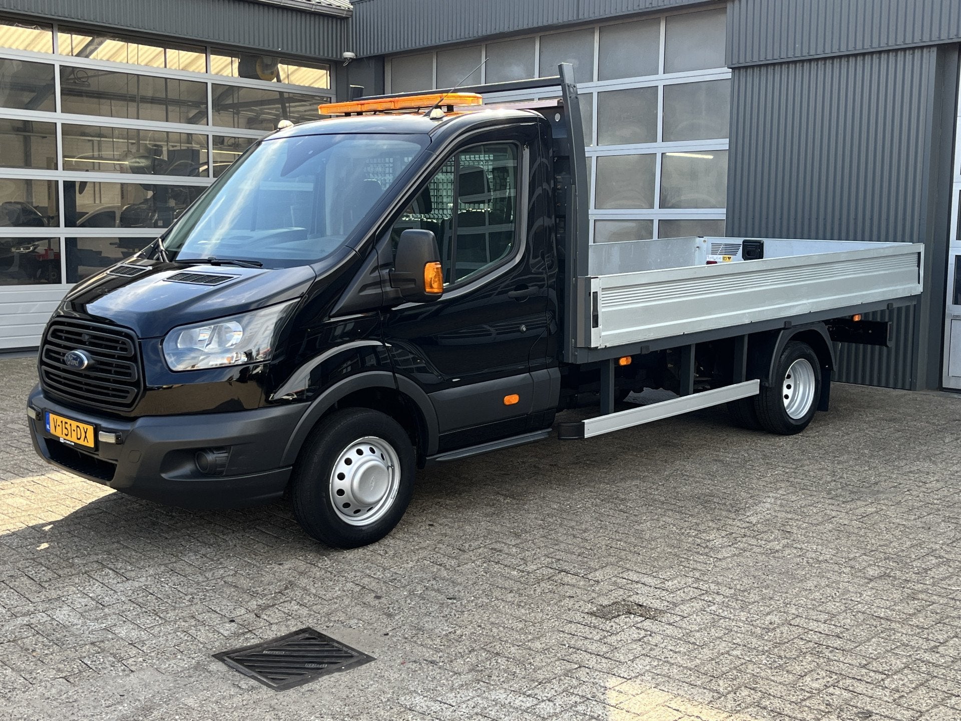 Foto 2 van Ford Transit 350 2.0 TDCI L4H1 Openlaadbak Pick-up Airco Tre