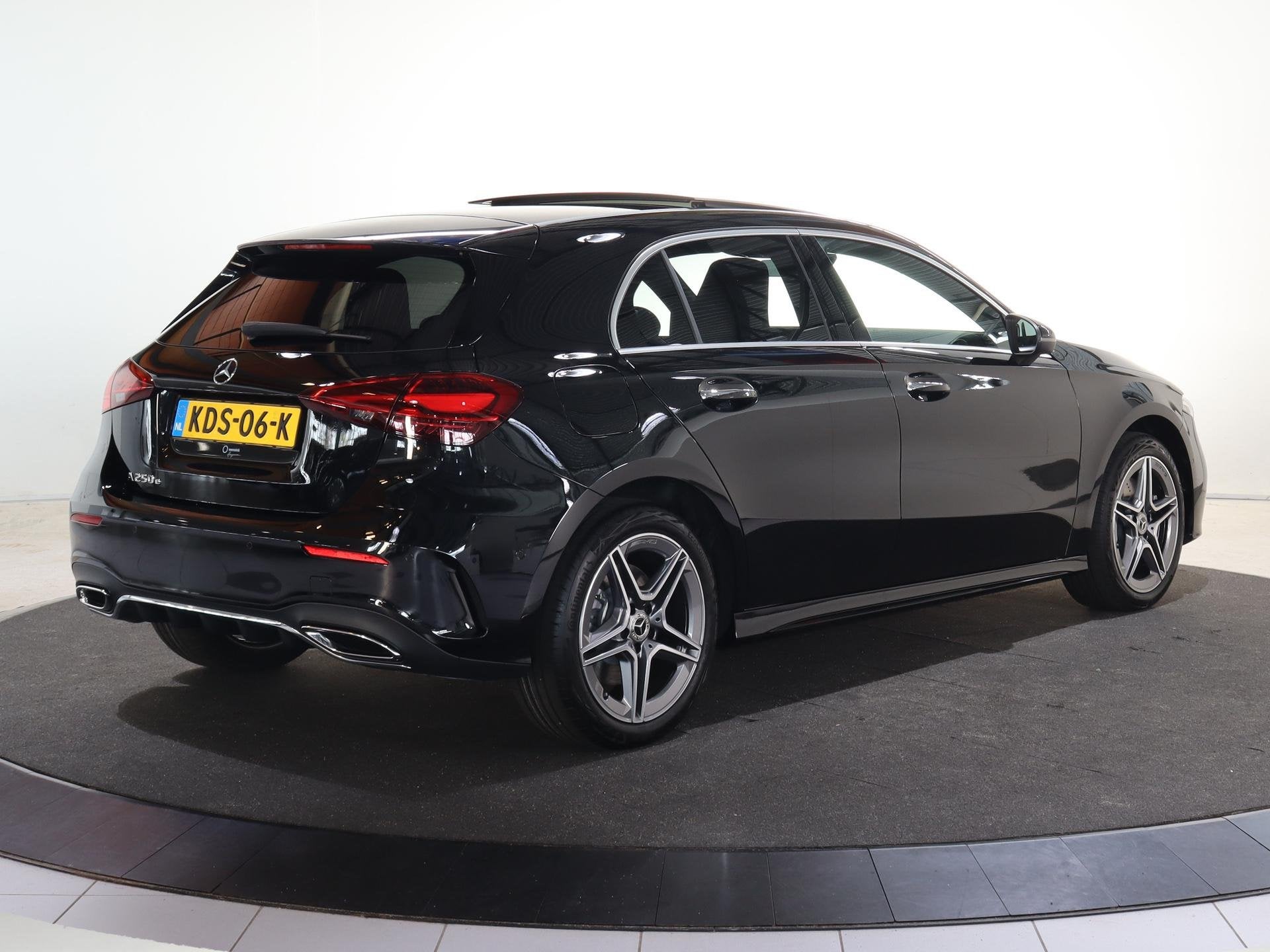 Mercedes-Benz A-Klasse 250 e Business Solution AMG | Panoram, Auto's, Mercedes-Benz, 4 cilinders, Bedrijf, 42 km/l, Hybride Elektrisch/Benzine