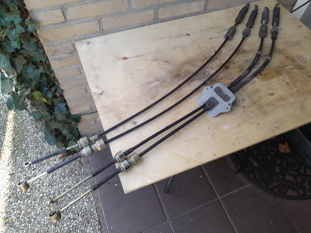 Set Schakelkabels - TOYOTA COROLLA E9 - 1.3 motor -Hatchback, Verzenden, Gebruikt, Toyota