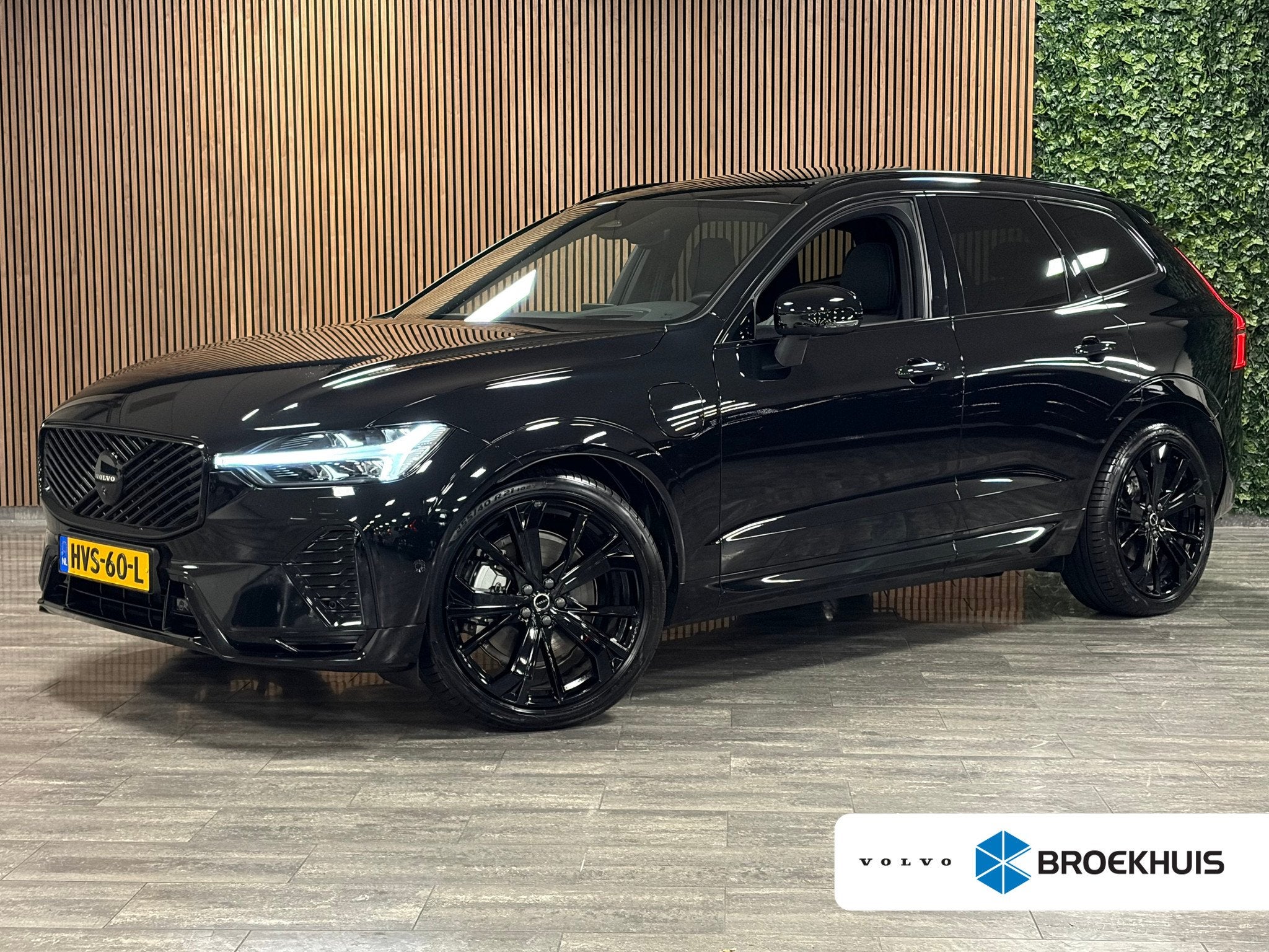Volvo XC60 T6 AWD Recharge Ultra Black Edition, 12 maanden, Gebruikt, 4 cilinders, 150 min
