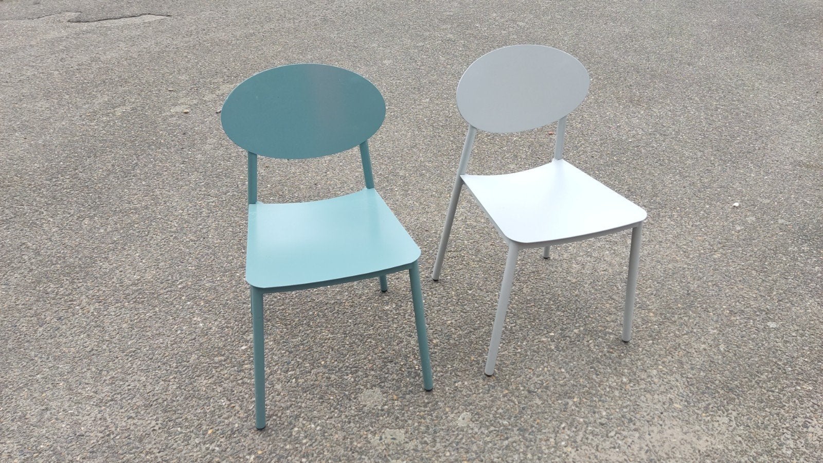 Two metal chairs in good condition, Ophalen, Gebruikt, Twee, Overige kleuren