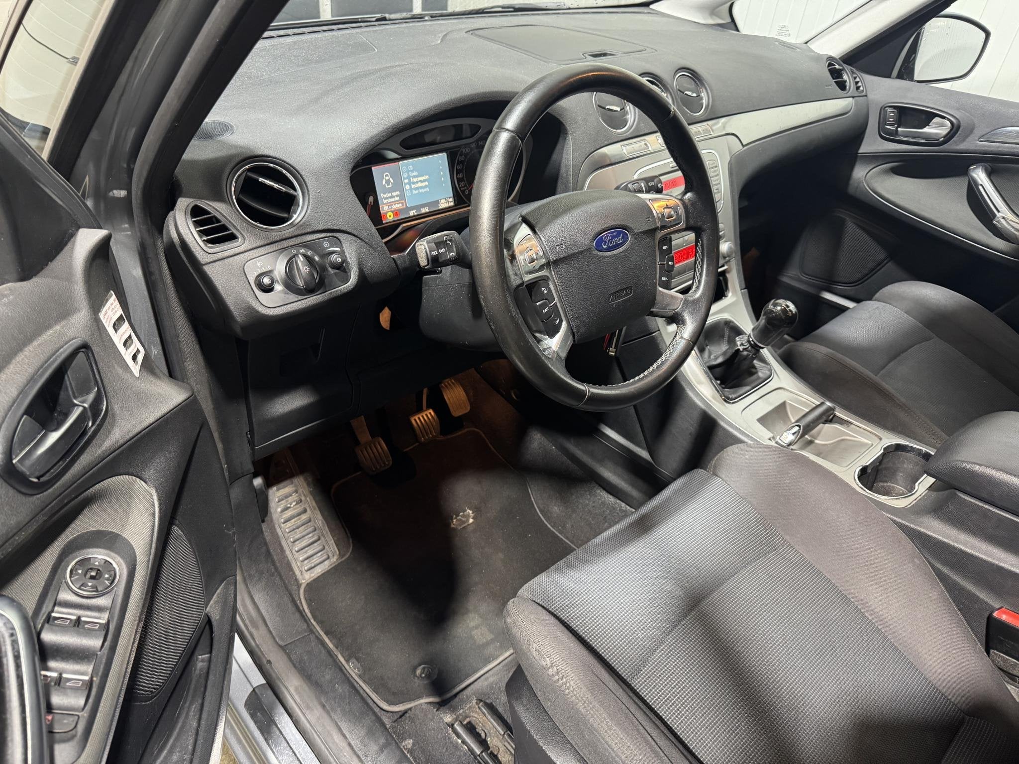 Foto 11 van Ford S-Max 2.0-16V Super netjes Technisch 100 %