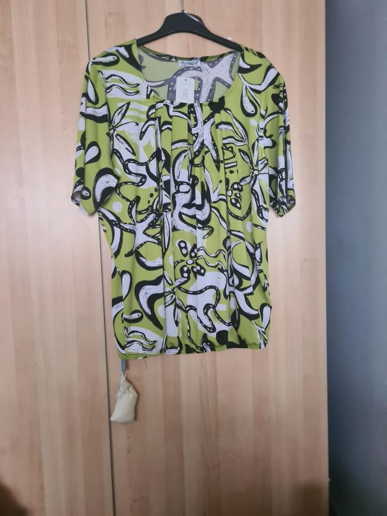Mooie balon top magna 56_58  Mooie design kleuren, Magna, Ophalen of Verzenden, Nieuw, Shirt of Top