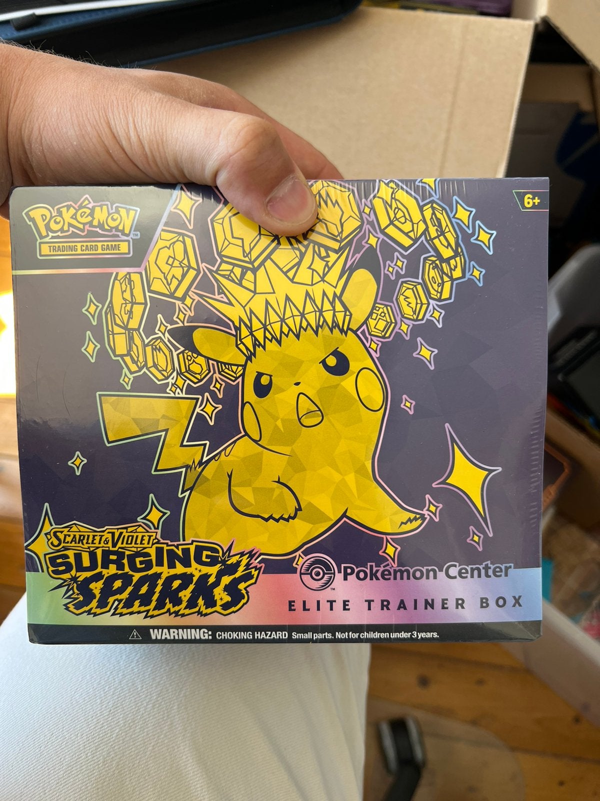 Sealed Surging Sparks pokemon Center elite trainer box, Ophalen of Verzenden, Zo goed als nieuw