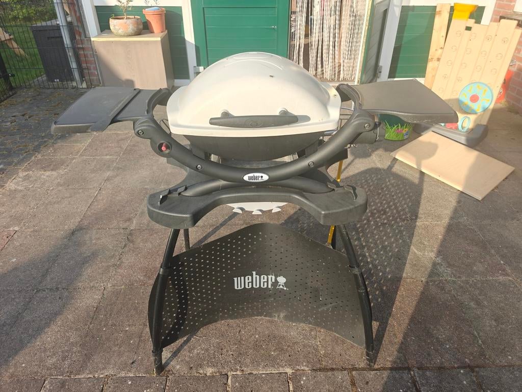 Weber Q2000 gasbarbecue met onderstel, Ophalen, Gebruikt, Weber