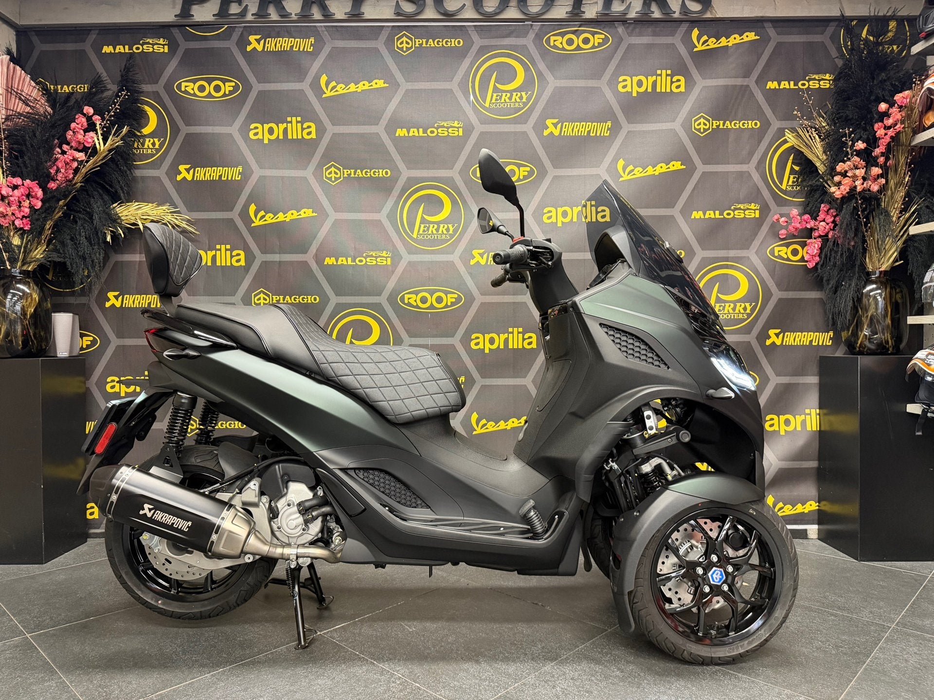 Piaggio MP3 310 HPE Sport EURO5+ 2026 | EXCLUSIVE |AKRAPOVIC, Scooter, Piaggio, 310 cc, ABS