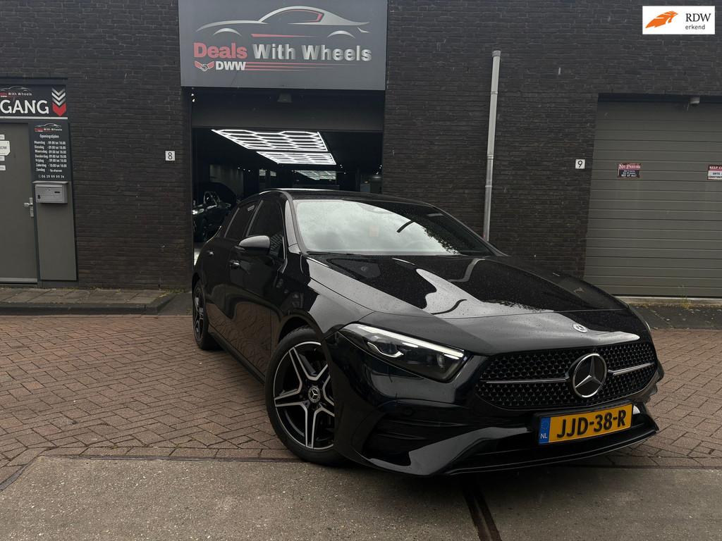 Mercedes-Benz A-klasse 180 AMG Line, 136 pk, Gebruikt, 4 cilinders, Automatische klimaatregeling