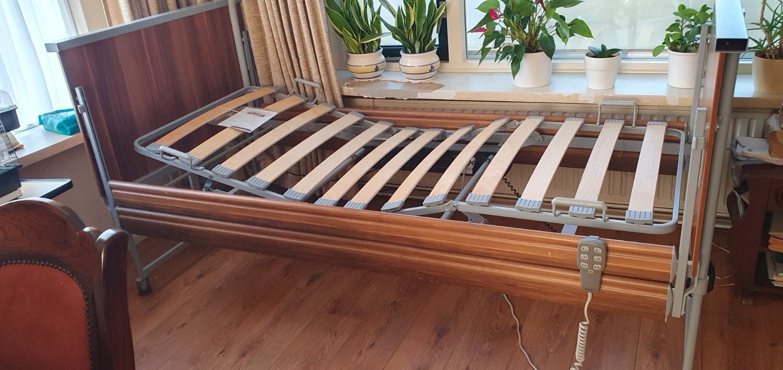 Zorgbed hoog-laag bed electric, Ophalen, Gebruikt