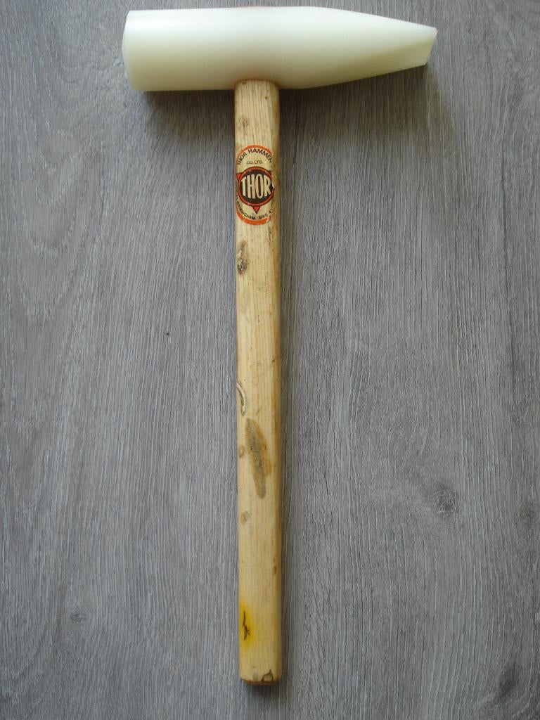 Thor hamer kunststof, Ophalen