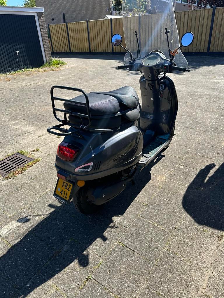 Gerray Bromscooter - Stijlvol en Betrouwbaar, Fietsen en Brommers, Snorfietsen en Snorscooters, Ophalen of Verzenden, Gebruikt