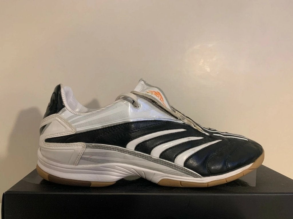 Adidas Predator Pulse Indoor Trainers Black/Red Mania 10 9.5, Gebruikt, Maat XS of kleiner, Schoenen, Ophalen of Verzenden
