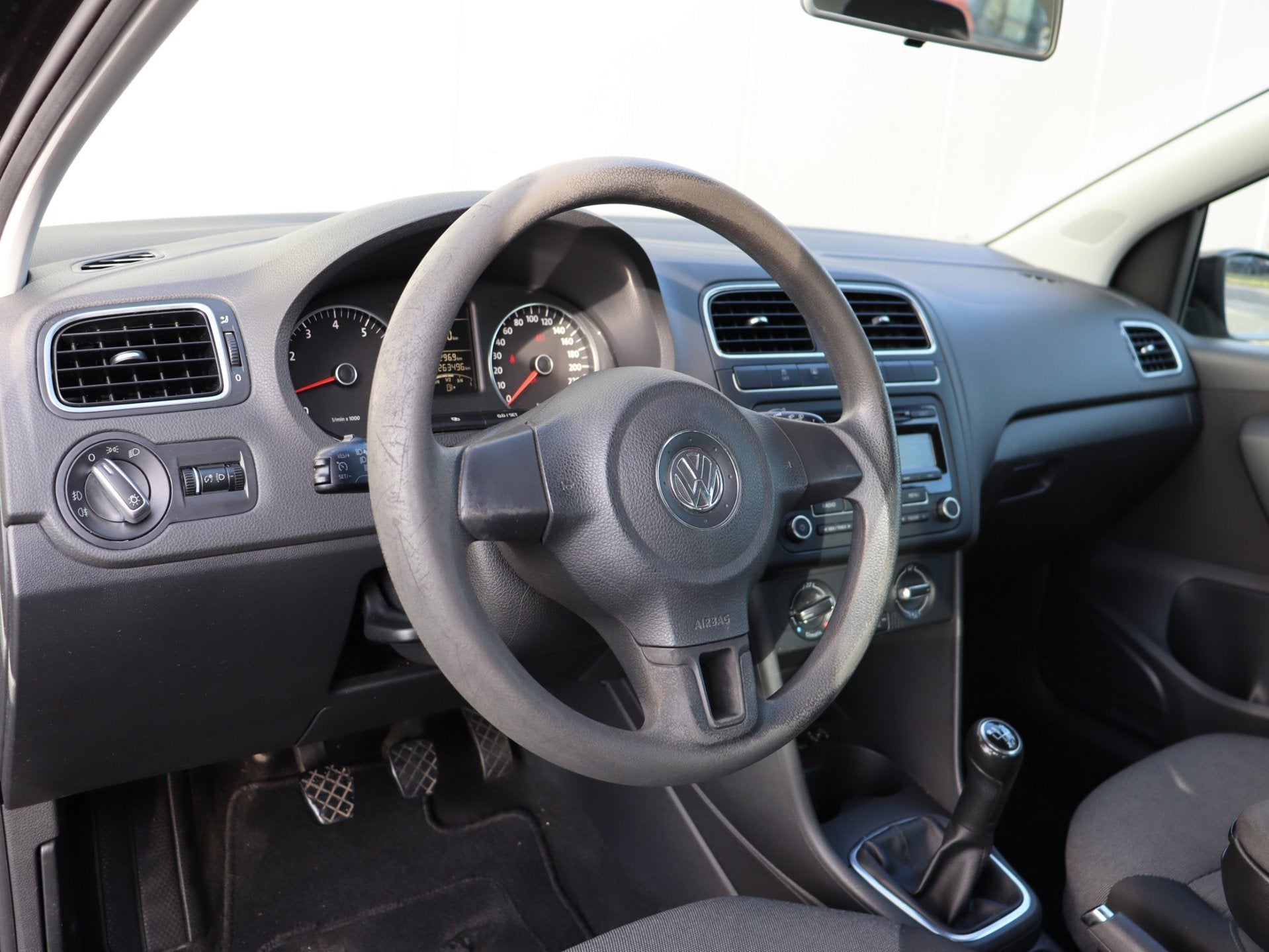 Foto 11 van Volkswagen Polo 1.4-16V Comfortline airco LM 4-deurs