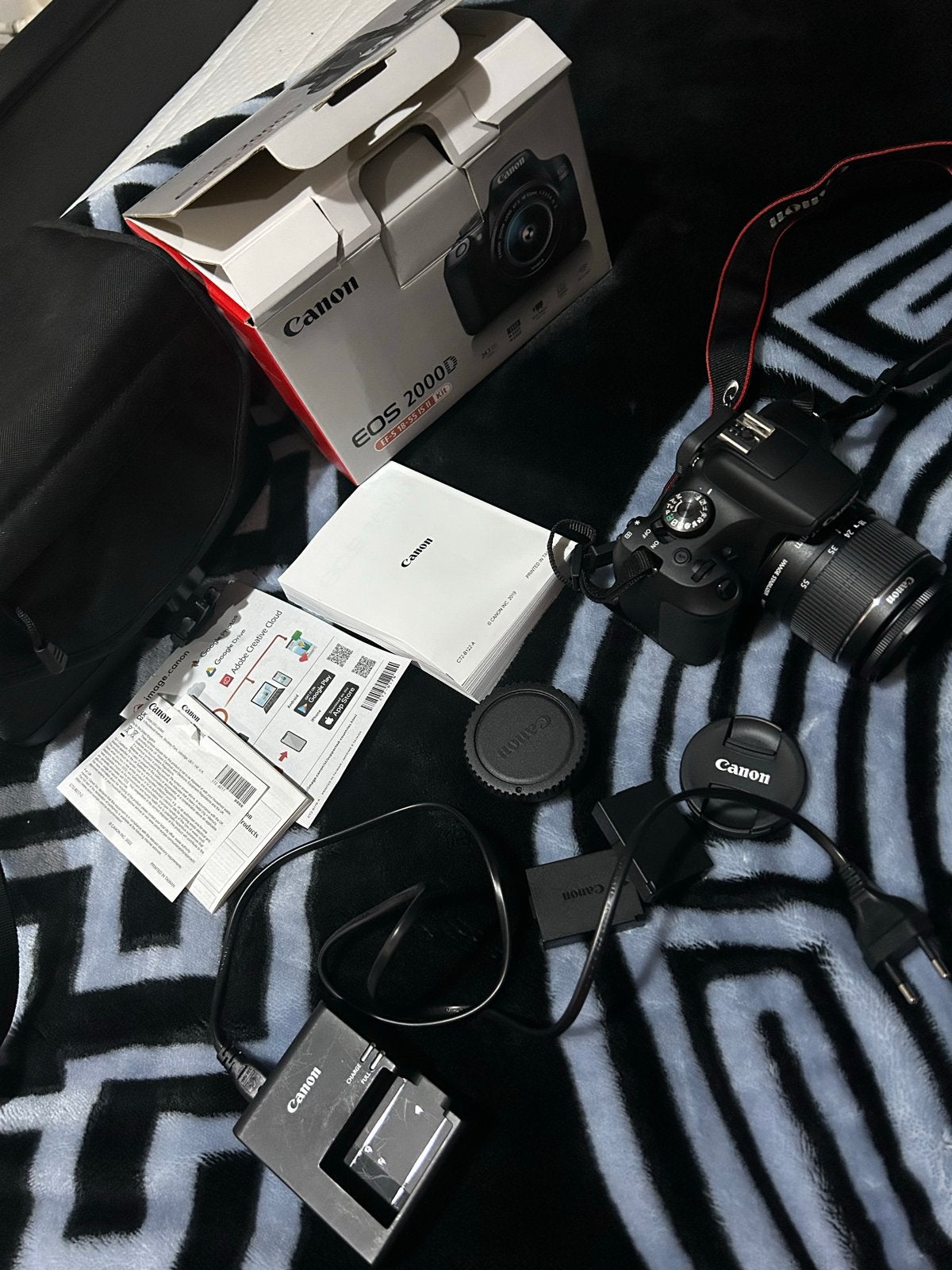 Canon EOS 2000D spiegelreflexcamera - Zo goed als nieuw, Ophalen, Spiegelreflex, Canon, Zo goed als nieuw