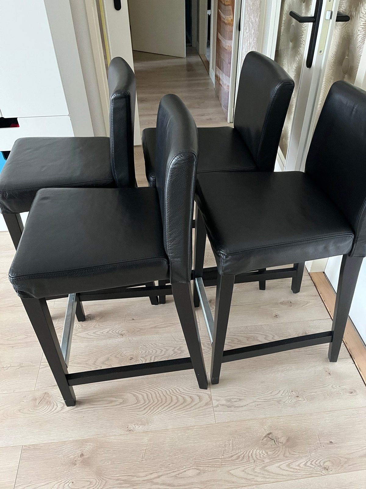 4 zwarte barkrukken van IKEA, Huis en Inrichting, Barkrukken, Gebruikt, Met voetsteun, 60 tot 90 cm, Leer