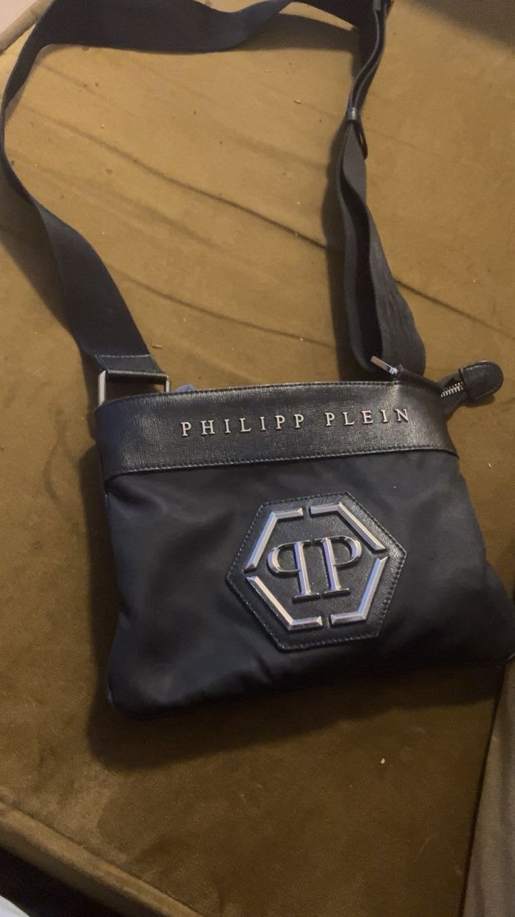 Phillip plein tas, Ophalen