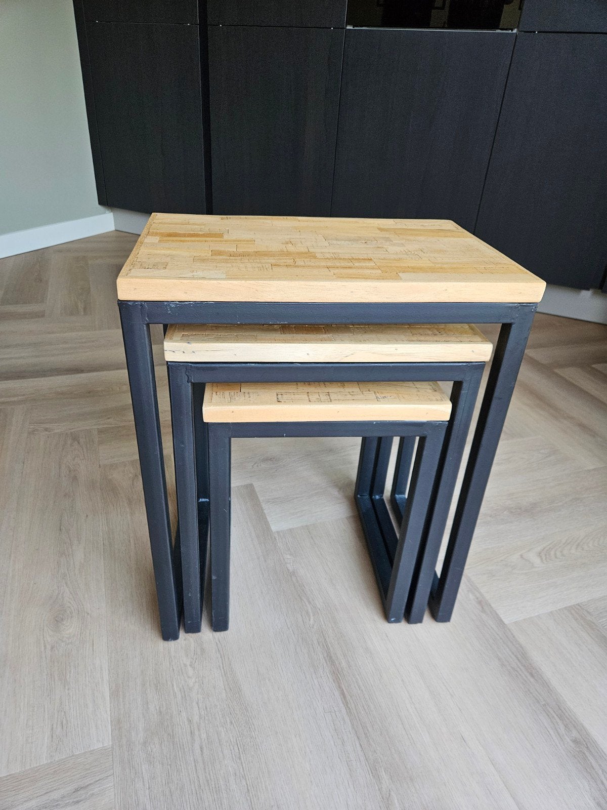 Set van 3 bijzettafels, hout en metaal, Minder dan 55 cm, Gebruikt, Industrieel, Modern, Rechthoekig