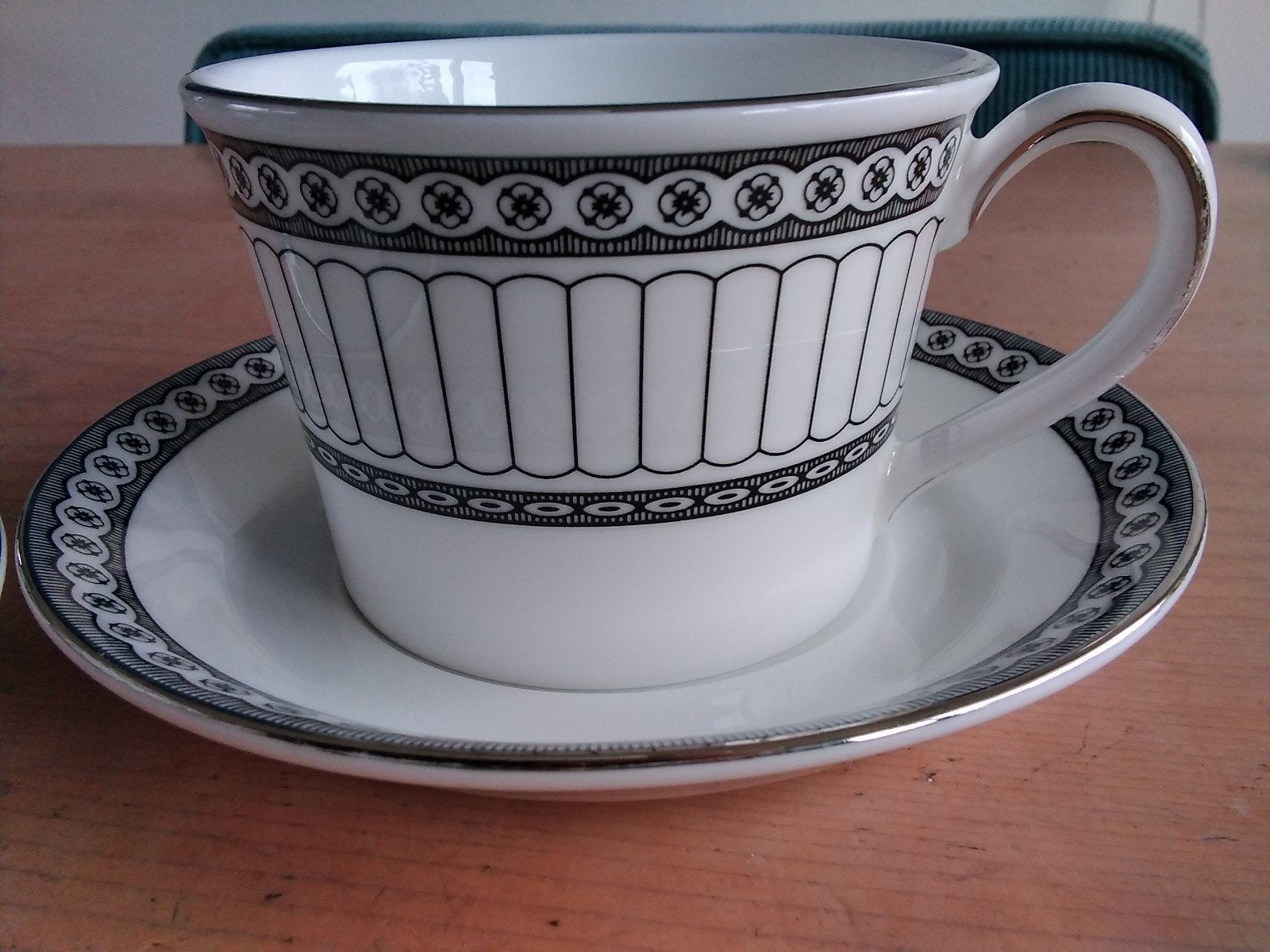 Wedgwood Contrasts kop en schotel, Verzenden