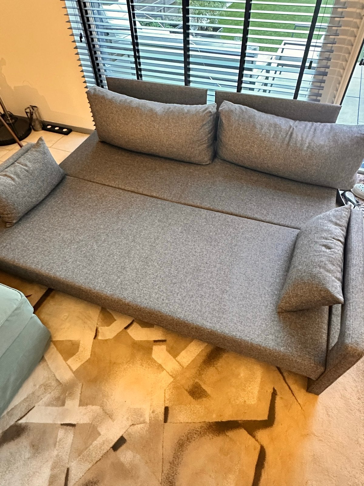 Te koop: grijze tweepersoons slaapbank, Huis en Inrichting, Ophalen, Gebruikt, Tweepersoons, Overige maten