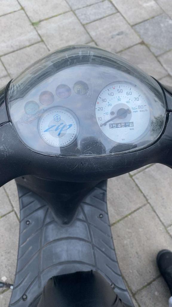 Piaggio Zip 50cc, Fietsen en Brommers, Snorfietsen en Snorscooters, Ophalen of Verzenden, Zo goed als nieuw, Benzine
