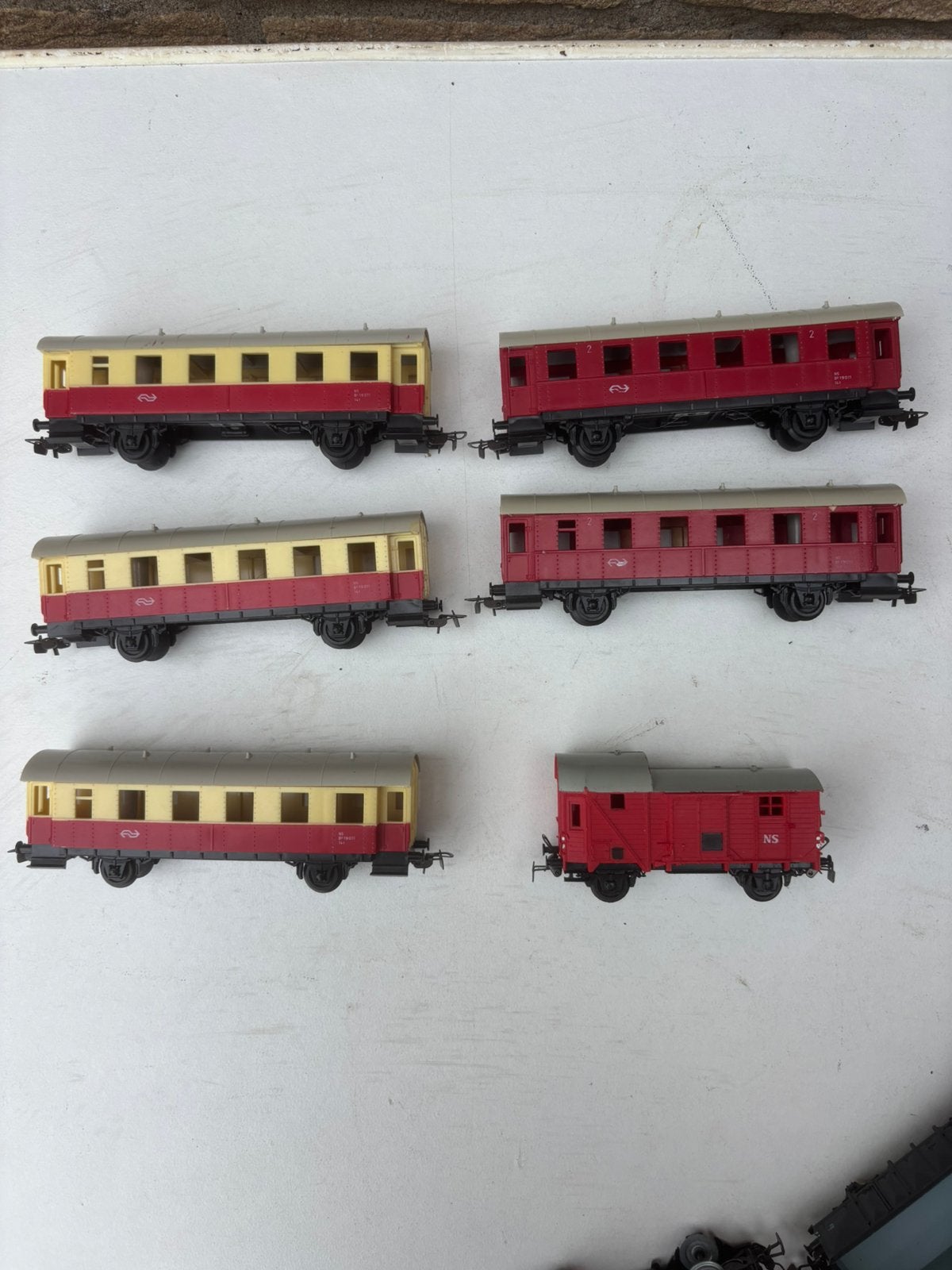 Piko locomotief en 5 rijwagons, Gebruikt, Gelijkstroom, Locomotief, Piko