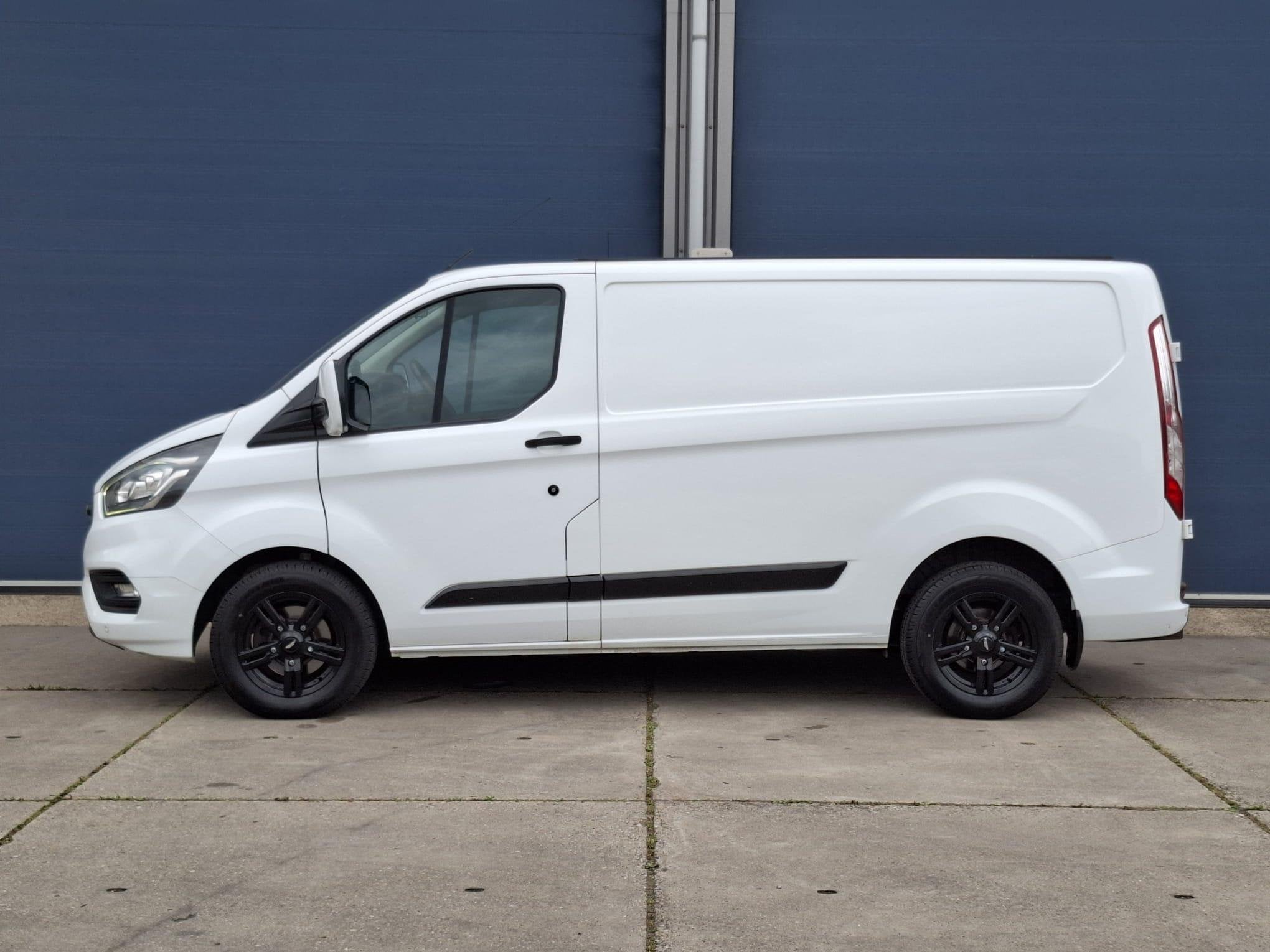 Ford Transit Custom 340 2.0 TDCI L1H1 Ambiente AIRCO / CRUIS, Voorwielaandrijving, Euro 6, 4 cilinders, 2500 kg
