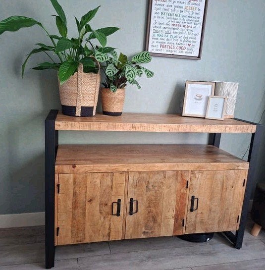 mango hout dressoir, Met deur(en), 100 tot 150 cm, Zo goed als nieuw, Industrieel