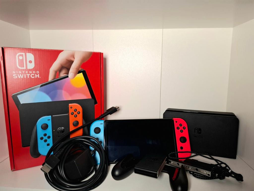 Nintendo Switch OLED ZWART, Spelcomputers en Games, Spelcomputers | Nintendo Switch, Ophalen of Verzenden, Zo goed als nieuw, Met 2 controllers