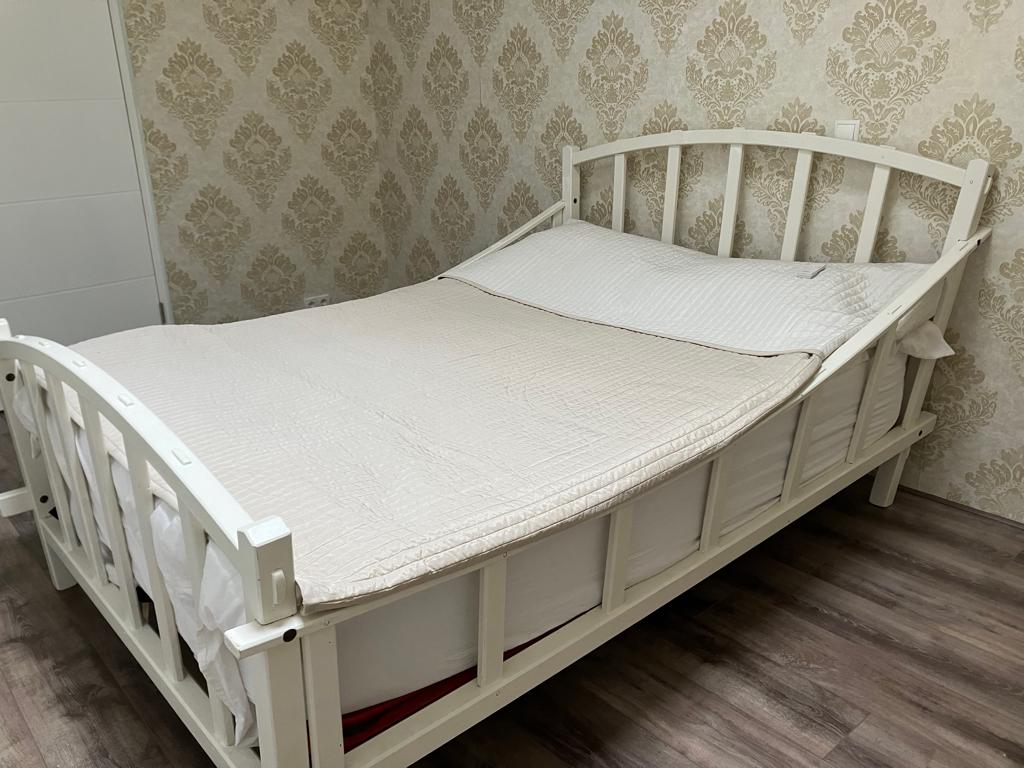 2 persoons bed 1.40 breed, Huis en Inrichting, Slaapkamer | Bedden, Ophalen, Verstelbaar, Tweepersoons, 140 cm