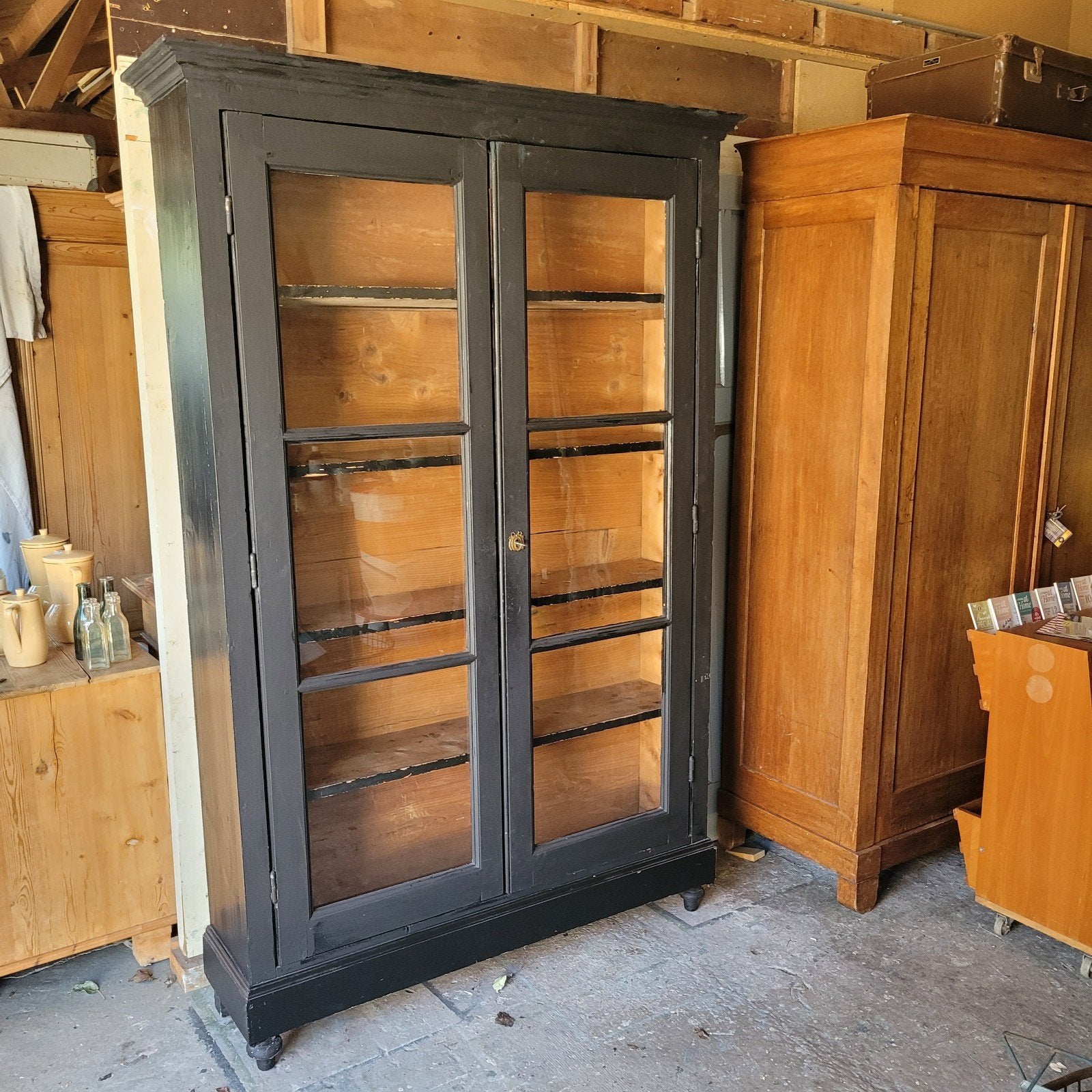 Brocante oude ondiepe boekenkast vitrinekast winkelkast, Ophalen