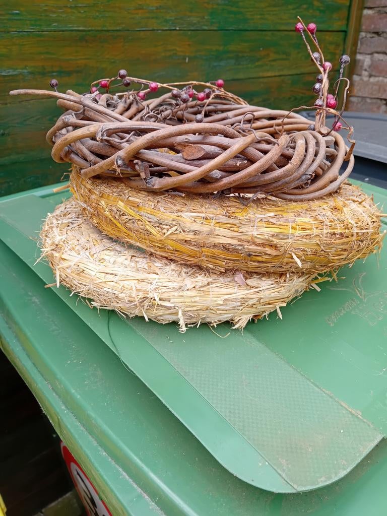 Kransen voor decoratie - Stro en takken, Ophalen