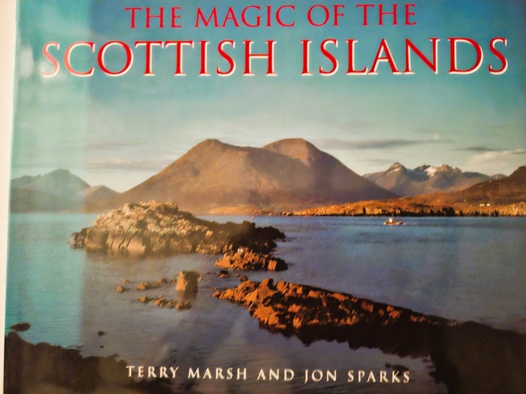 De Magie van de Schotse eilanden Terry Marsh, Boeken, Reisverhalen, Ophalen of Verzenden, Zo goed als nieuw, Terry Marsh, Europa