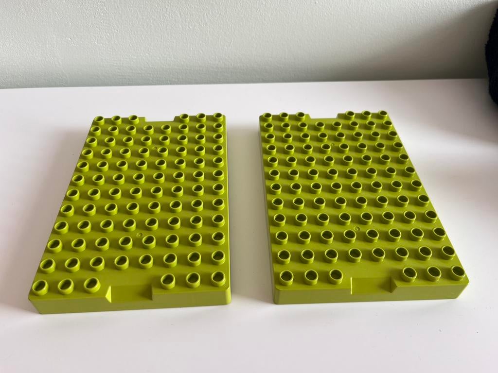 2 dikke groene platen met vlakke schuine stukjes., Ophalen, Zo goed als nieuw, Grondplaat, Duplo