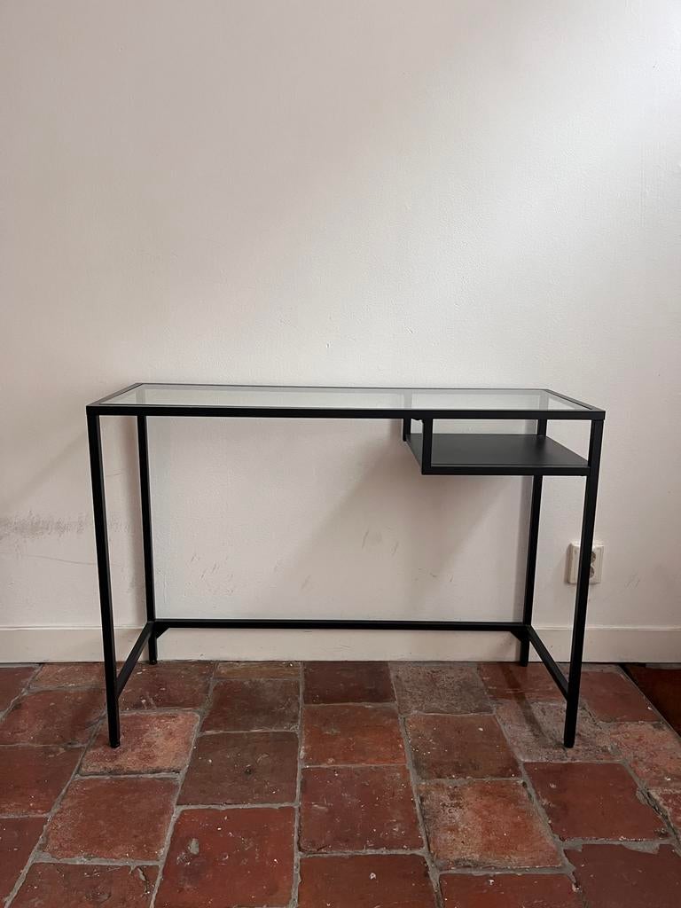 Zwarte metalen sidetable van IKEA (serie VITTSJÖ), Ophalen, Gebruikt, 50 tot 100 cm, Glas