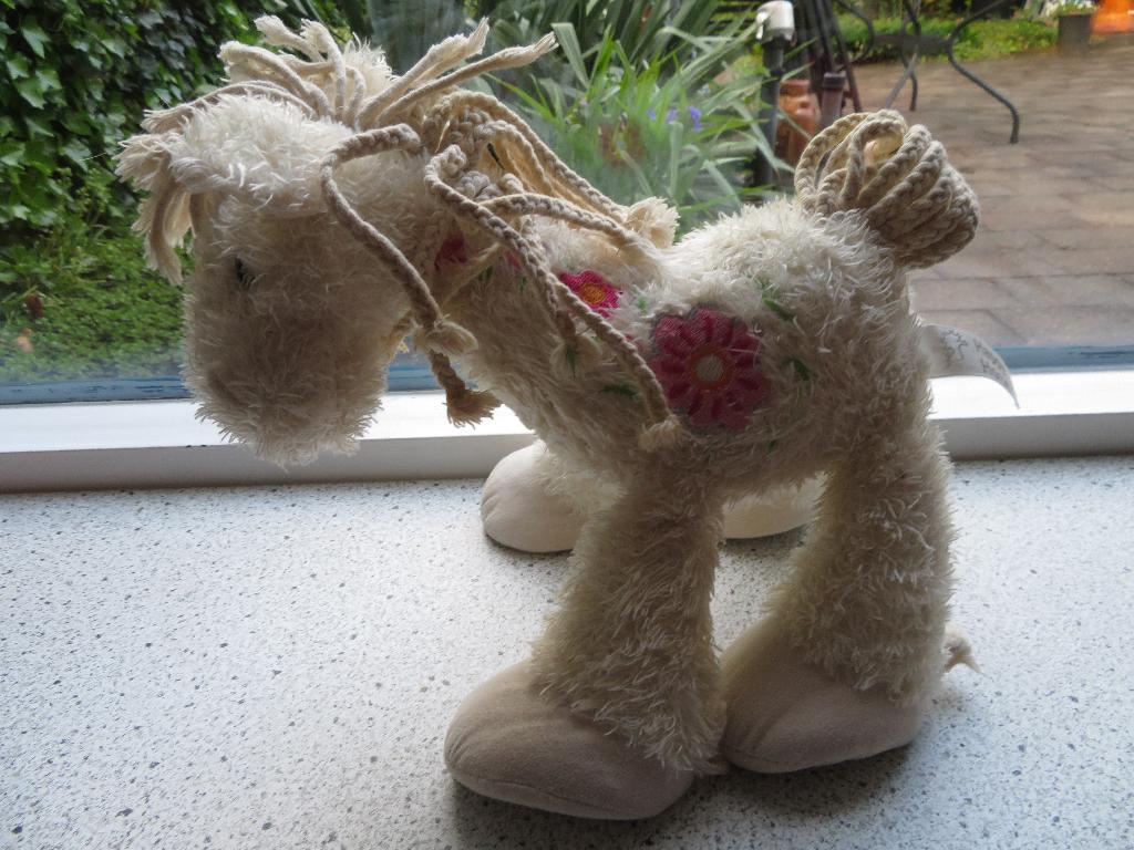 Wit Paard merk Happy Horse Fair Horse Flowers, Paard, Gebruikt, Happy Horse, Ophalen of Verzenden