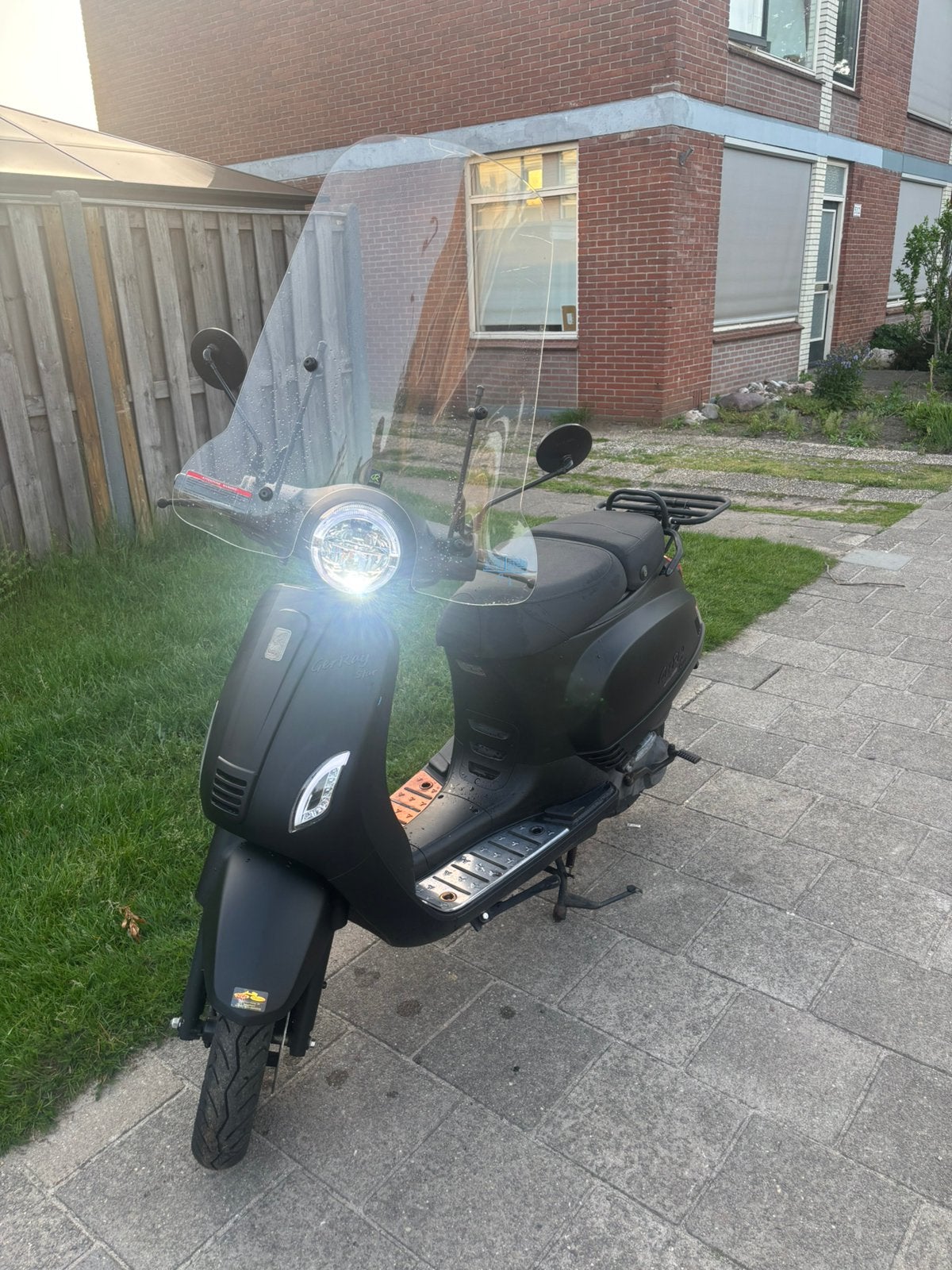 Geray Star scooter- onder 4000km- 25km/uur, Zo goed als nieuw, Benzine, Ophalen, Overige merken