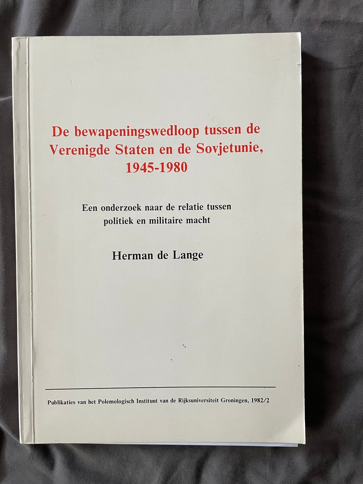 De bewapeningswedloop tussen de VS en de Sovjetunie, 1945-19, Ophalen of Verzenden, 1945 tot heden, Zo goed als nieuw, Algemeen