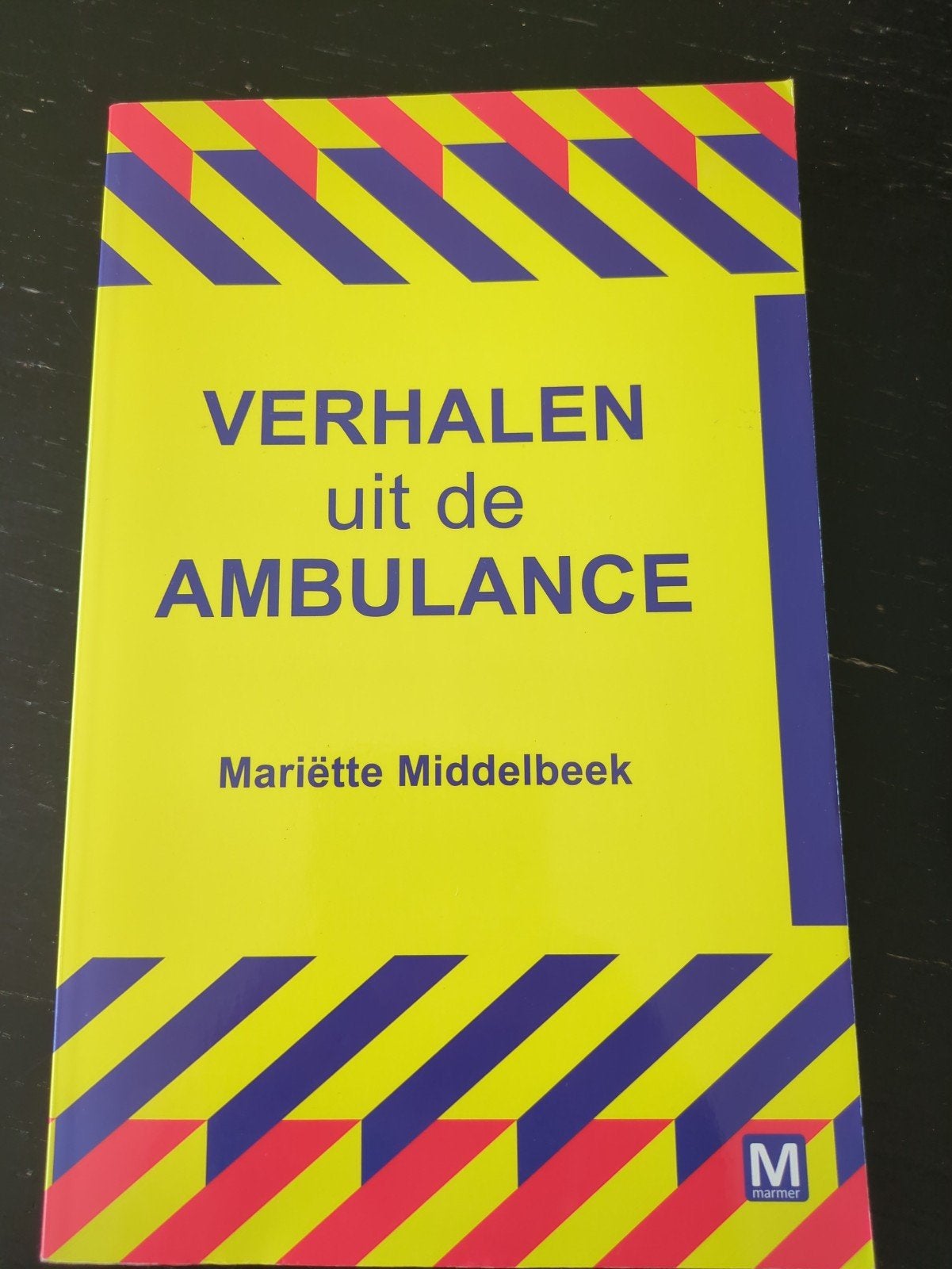 Verhalen uit de Ambulance - Mariëtte Middelbeek, Boeken, Ophalen of Verzenden, Zo goed als nieuw, Mariëtte Middelbeek