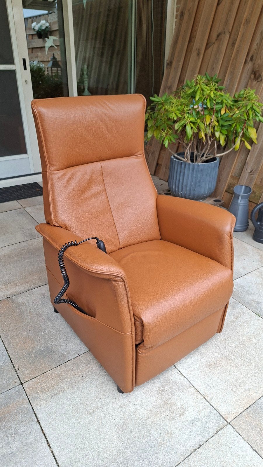 Leren Staopstoel opsta stoel fauteuil, Huis en Inrichting, Fauteuils, Ophalen, Zo goed als nieuw, 50 tot 75 cm, Leer