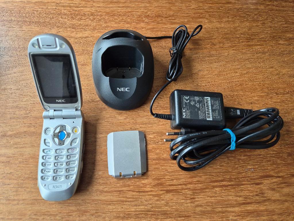 NEC  Sony Ericson m21i Samsung Apple iPhone HTC Sony XPERIA, Ophalen of Verzenden, Gebruikt, 3 tot 6 megapixel, Klassiek of Candybar