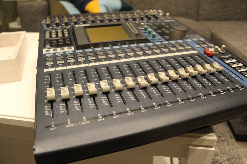 Studio-gebruikte Yamaha O1v96, Muziek en Instrumenten, Mengpanelen, Zo goed als nieuw, 20 kanalen of meer, Microfooningang, Ophalen