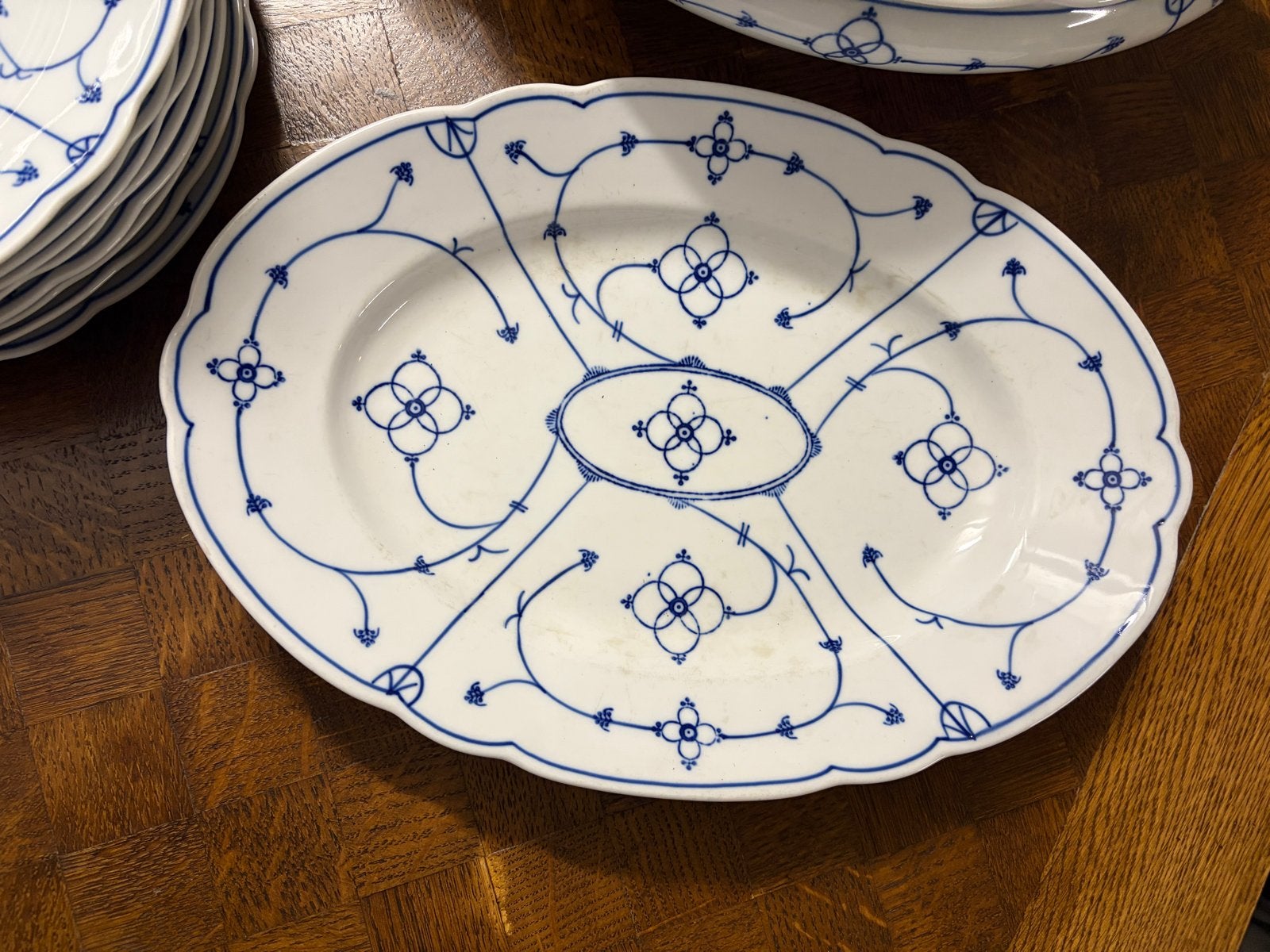 8 puntgave jager borden (1920-1940) met blauw bloemmotief, Ophalen