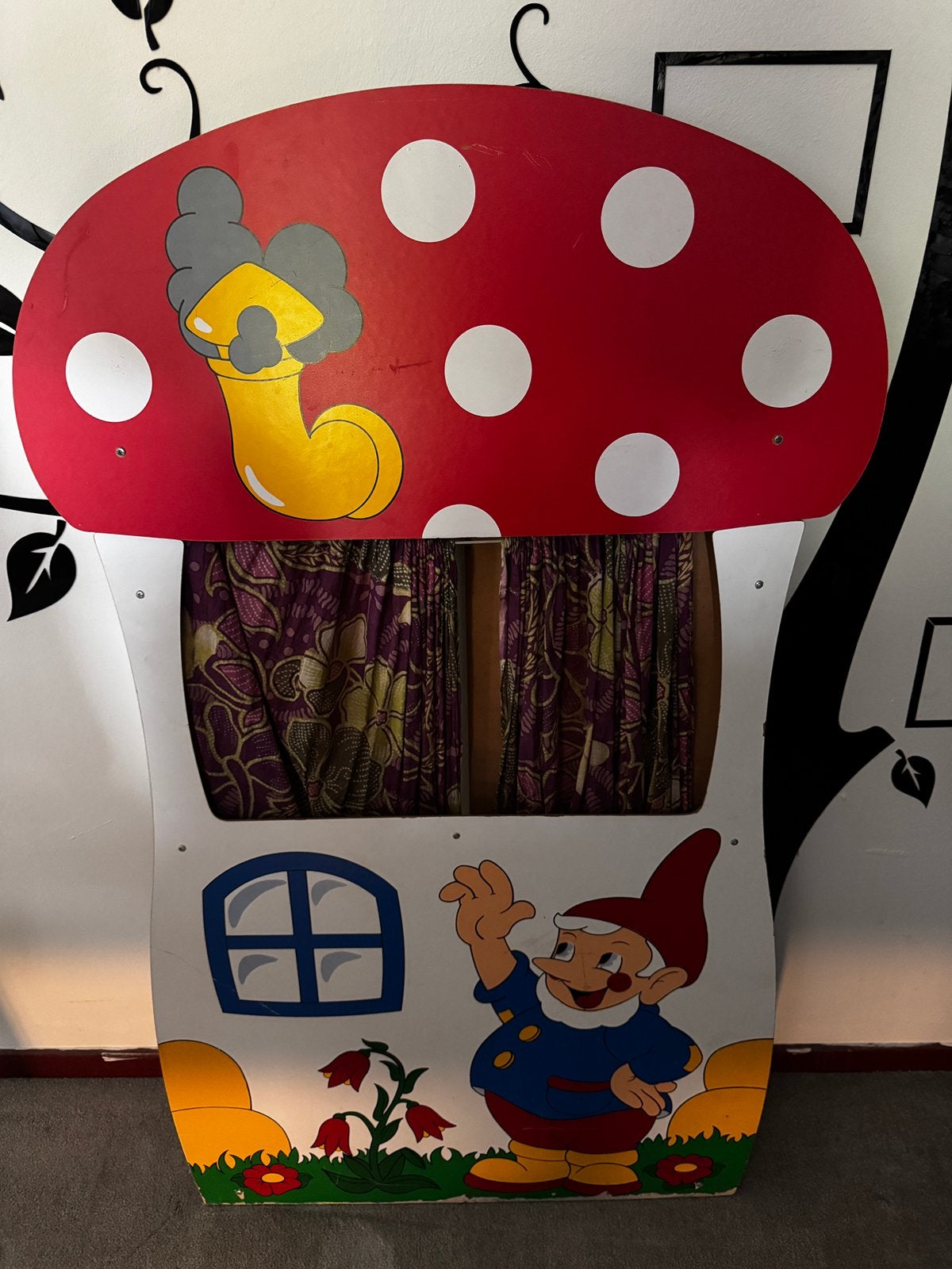 Grote houten kabouter poppenkast – paddenstoel, Ophalen, Zo goed als nieuw, Poppenhuis