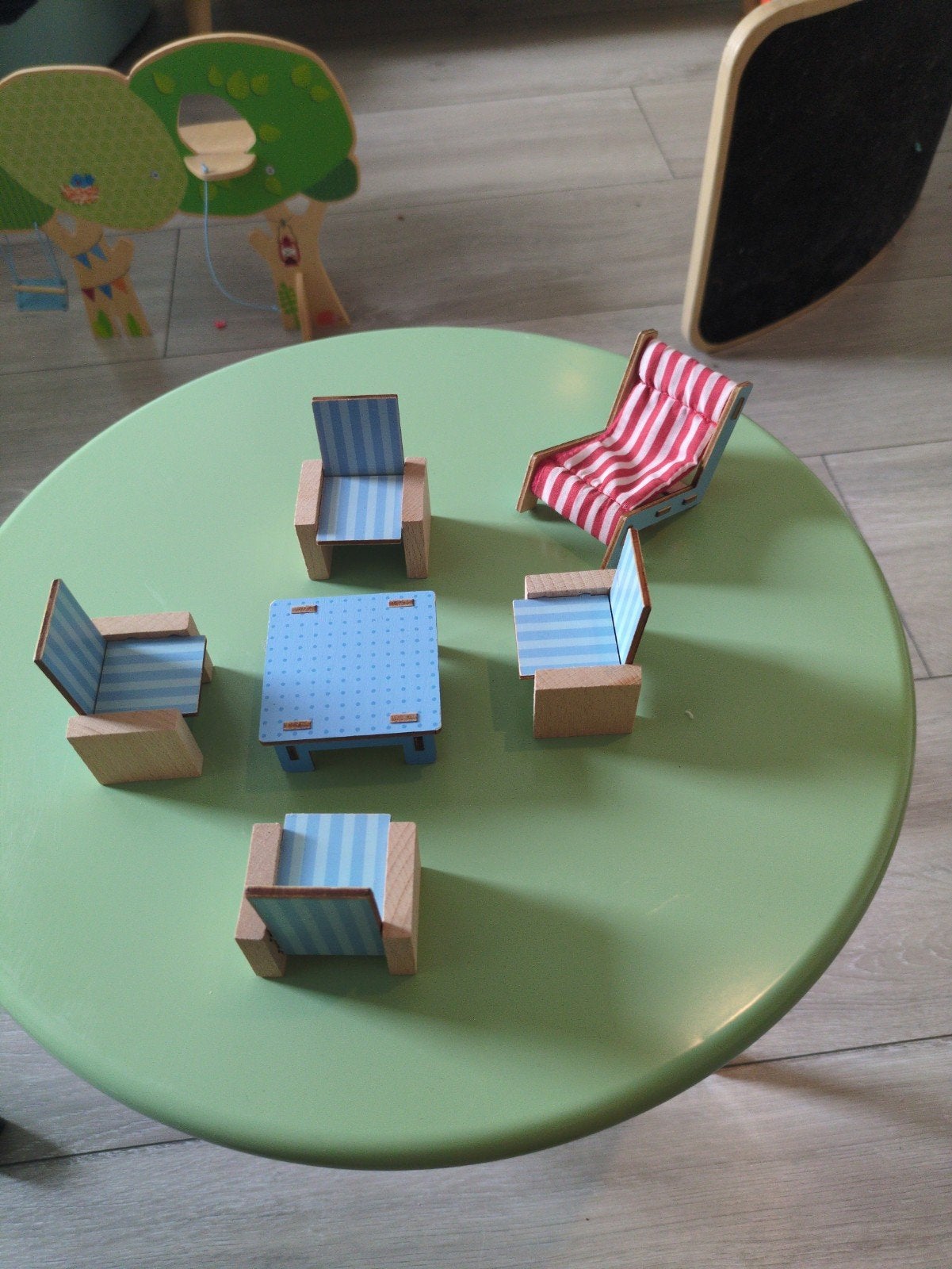 haba tafel met stoelen en tuinstoel, Ophalen of Verzenden, Poppenhuis