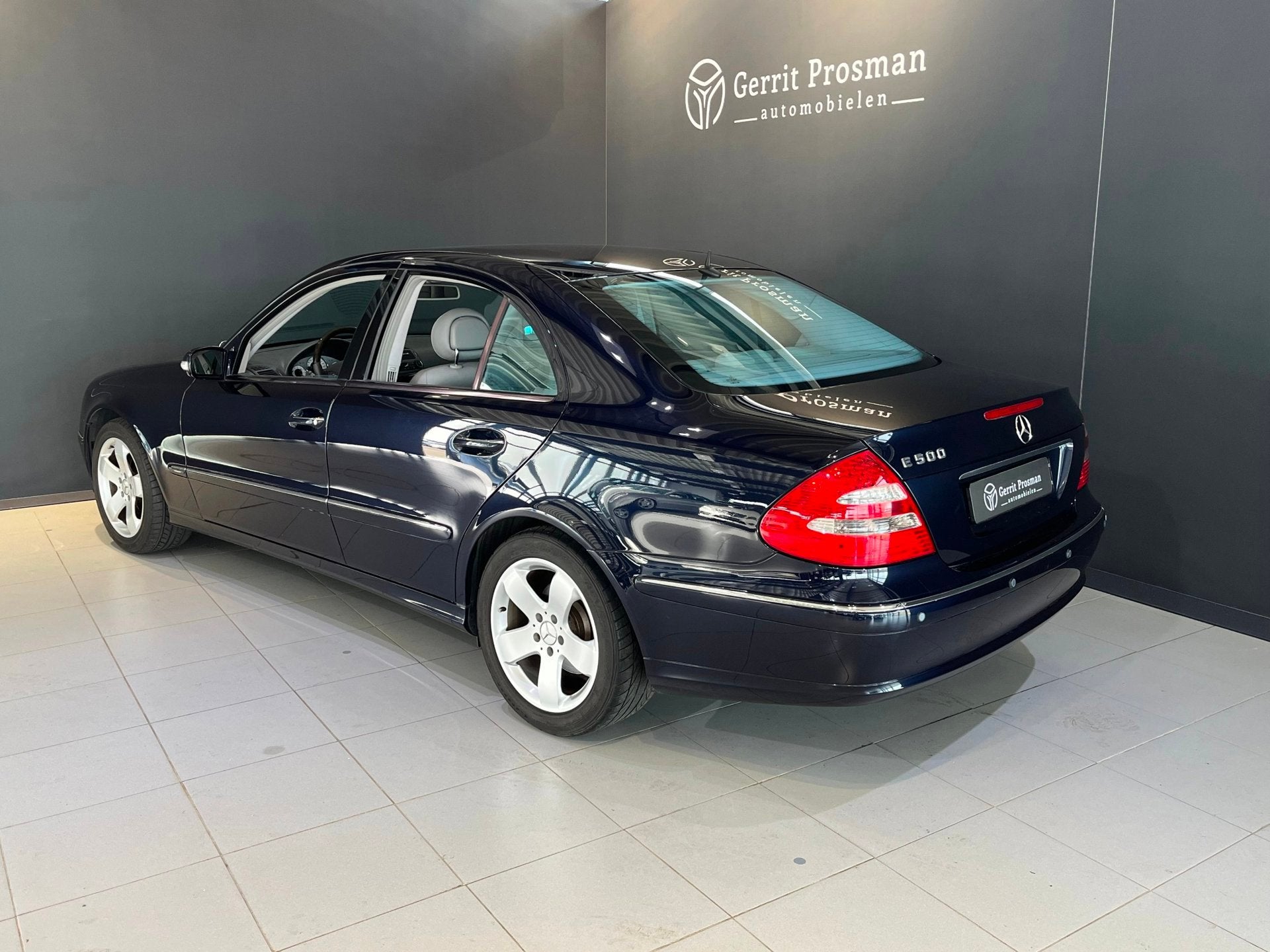 Mercedes-Benz E-klasse 500 Avantgarde Youngtimer | 63k km NA, Auto's, Automaat, Achterwielaandrijving, Gebruikt, 8 cilinders